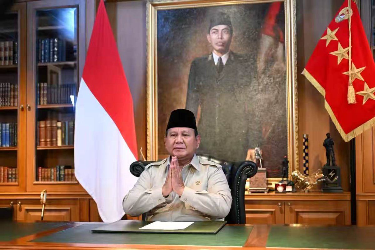 CCTVAsiaPacific's tweet image. Indonesian President Prabowo Subianto delivered a video address at the first national-level #ChineseNewYear celebration held in Jakarta on Saturday. While extending new year greetings, Prabowo stressed that the Chinese New Year has become an important occasion reflecting