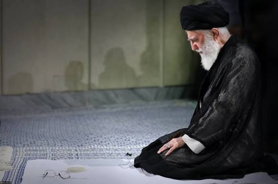 ایران سے درخواست ہے کہ ایک ڈراون  غلطی سے اس بھکاری کے اوپر بھی داغا جائے 

جو ٹرمپ کو امن نوبل انعام کیلئے نامزد کرتا پھر رہا تھا 
بطور پاکستانی اس بھکاری کا خون ہم معاف کردینگے