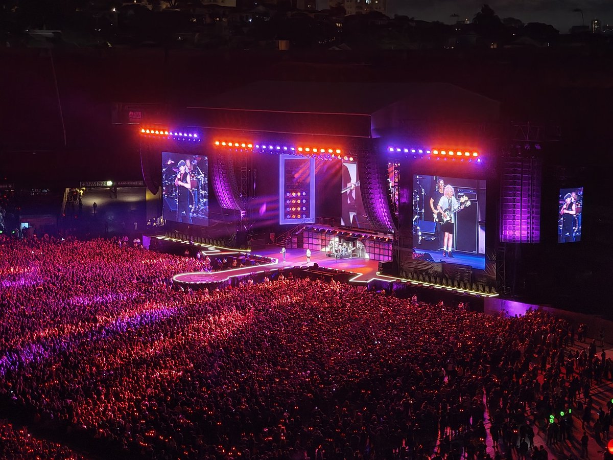 luansanchez's tweet photo. AC/DC https://t.co/8z2YrSwblG