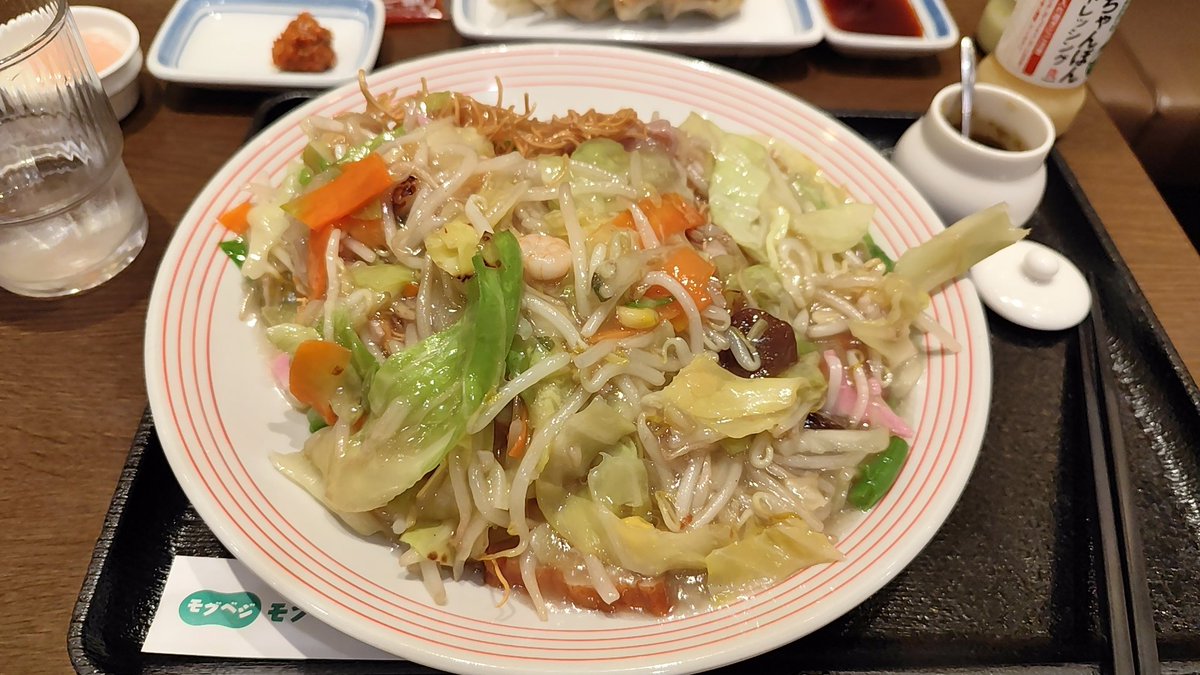 最近はイライラすることが続き、
心身とも疲れが酷いです。

でも、それがきっかけで両親に
相談することが増え、先日も
心療内科に行く際、心配した父が
同行してくれ、医師と色々話が
出来ました。

帰りに父と食べた
リンガーハットの皿うどんが
とても美味しく感じました☺️

#疲労
#両親
#感謝