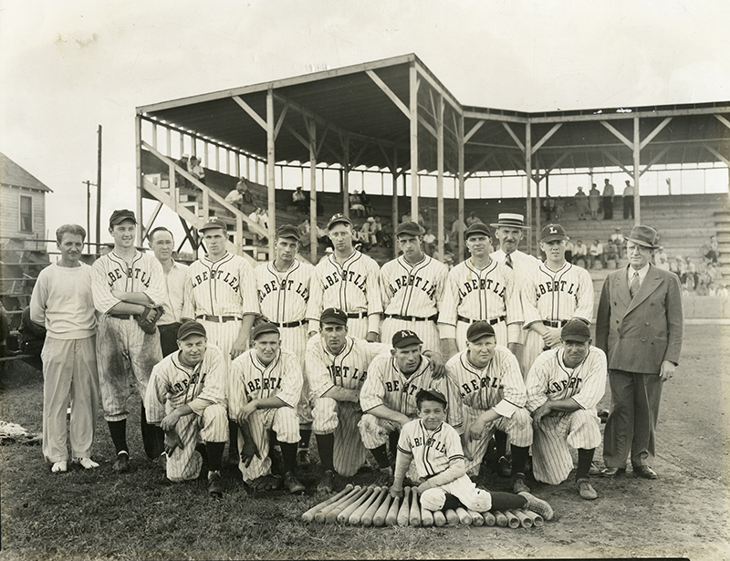 TwinsAlmanac's tweet photo. Lefty Bertrand was born in Cobden, Minnesota on this date in 1909.

He made it to the majors with the Phillies in 1936.

Here he is (front row, third from left) with the 1940 townball AA State Champion Albert Lea Packers. https://t.co/rqCon9kqii