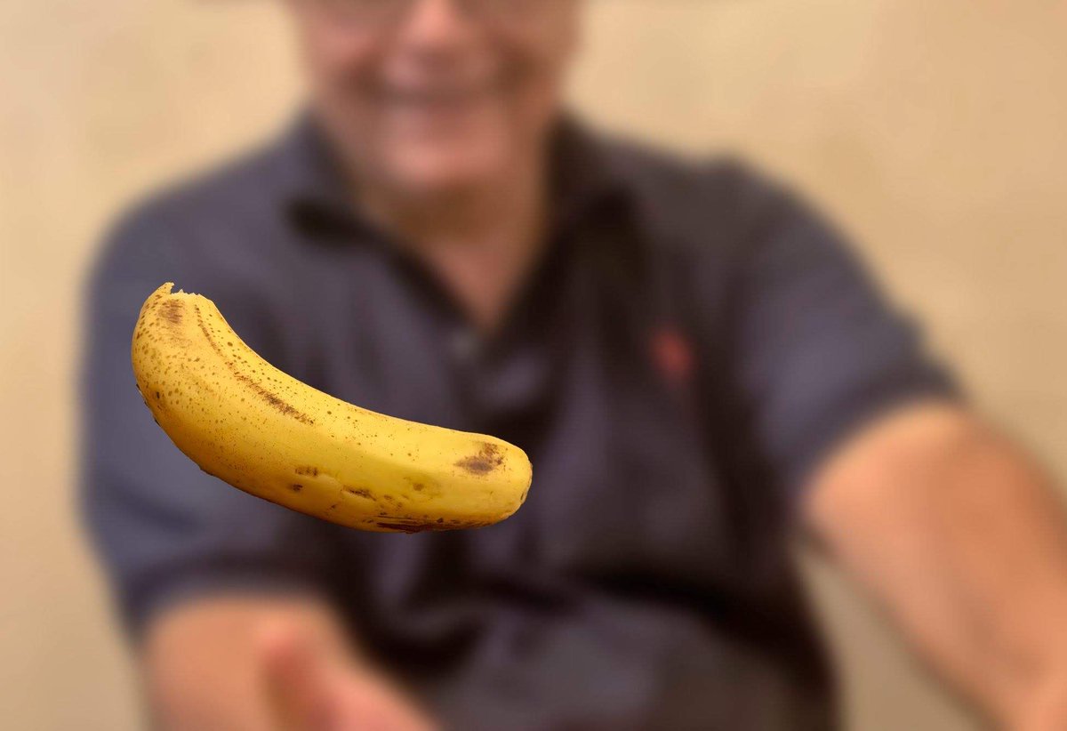 TheOddfather101's tweet photo. @mabend2 How to make a banana float #theme_pic_India_perspective https://t.co/tPMd2yWUpm