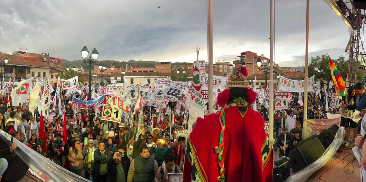 Ha llegado el momento, hermanos. Es tiempo de incendiar la pradera y recuperar, desde el sur, el poder que nos pertenece y que los mafiosos han secuestrado.

#CuscoSiempreRojo 
#ConElSurVenceremos