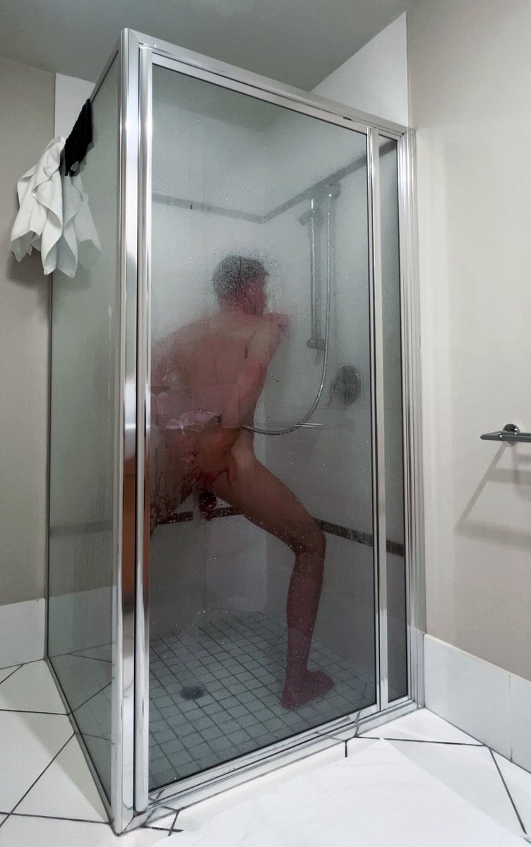 AussieDeeck's tweet photo. Clean hole, naughty soul! https://t.co/F5IeL29Guv