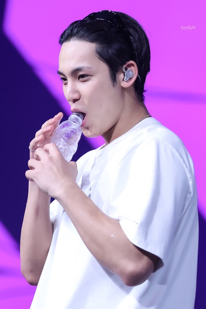 𝘚𝘱𝘰𝘵𝘭𝘪𝘨𝘩𝘵 tweet media