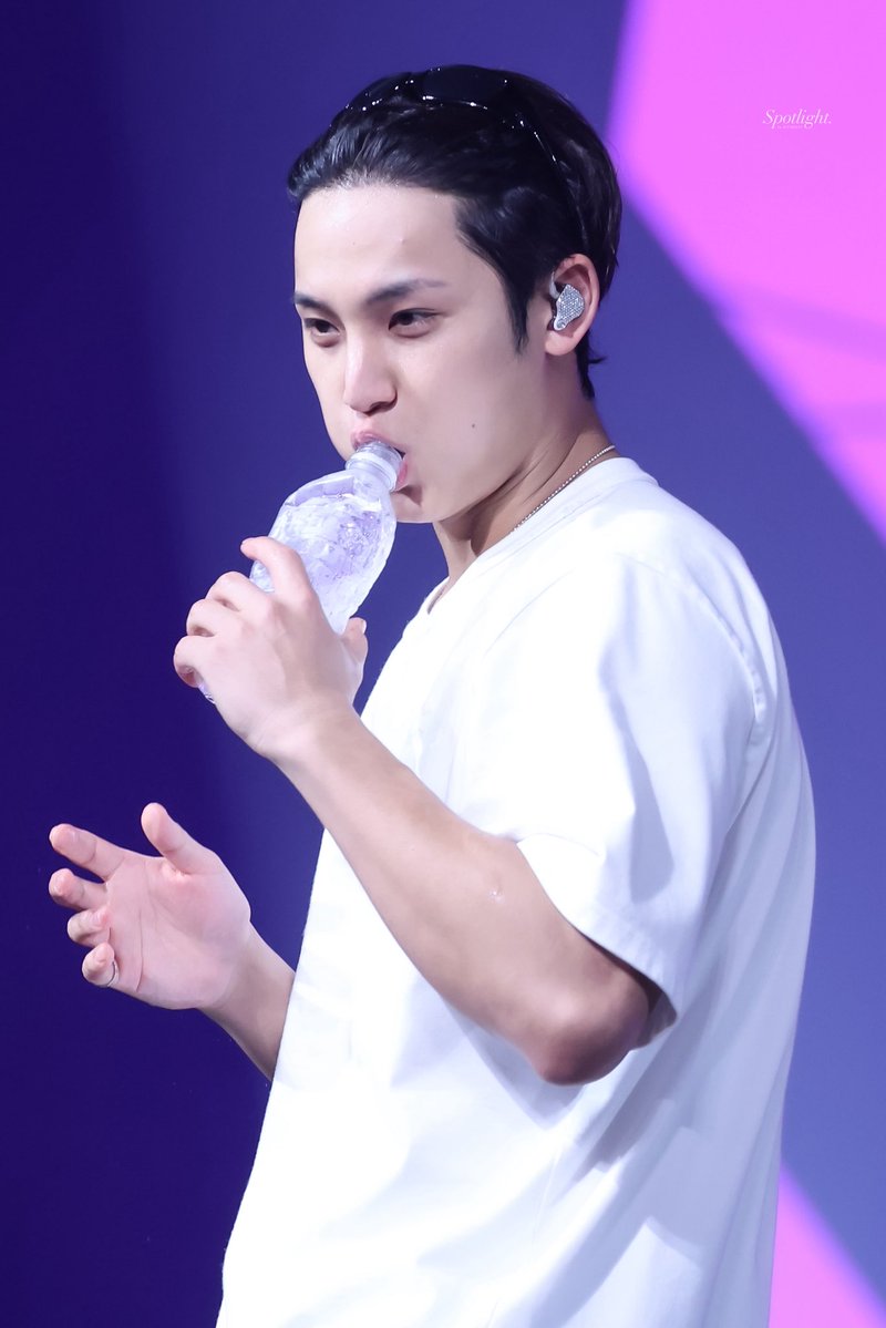 𝘚𝘱𝘰𝘵𝘭𝘪𝘨𝘩𝘵 tweet media