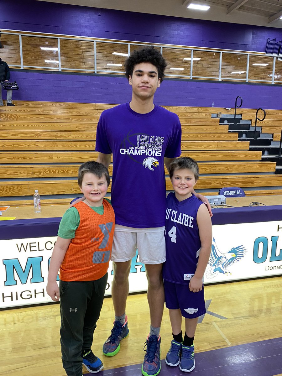 Chadbr3's tweet photo. So proud of to see the young man he has become, and I look forward to the great things he will continue to accomplish. #oldabepride #unbuntu https://t.co/zzcGMt7z0I