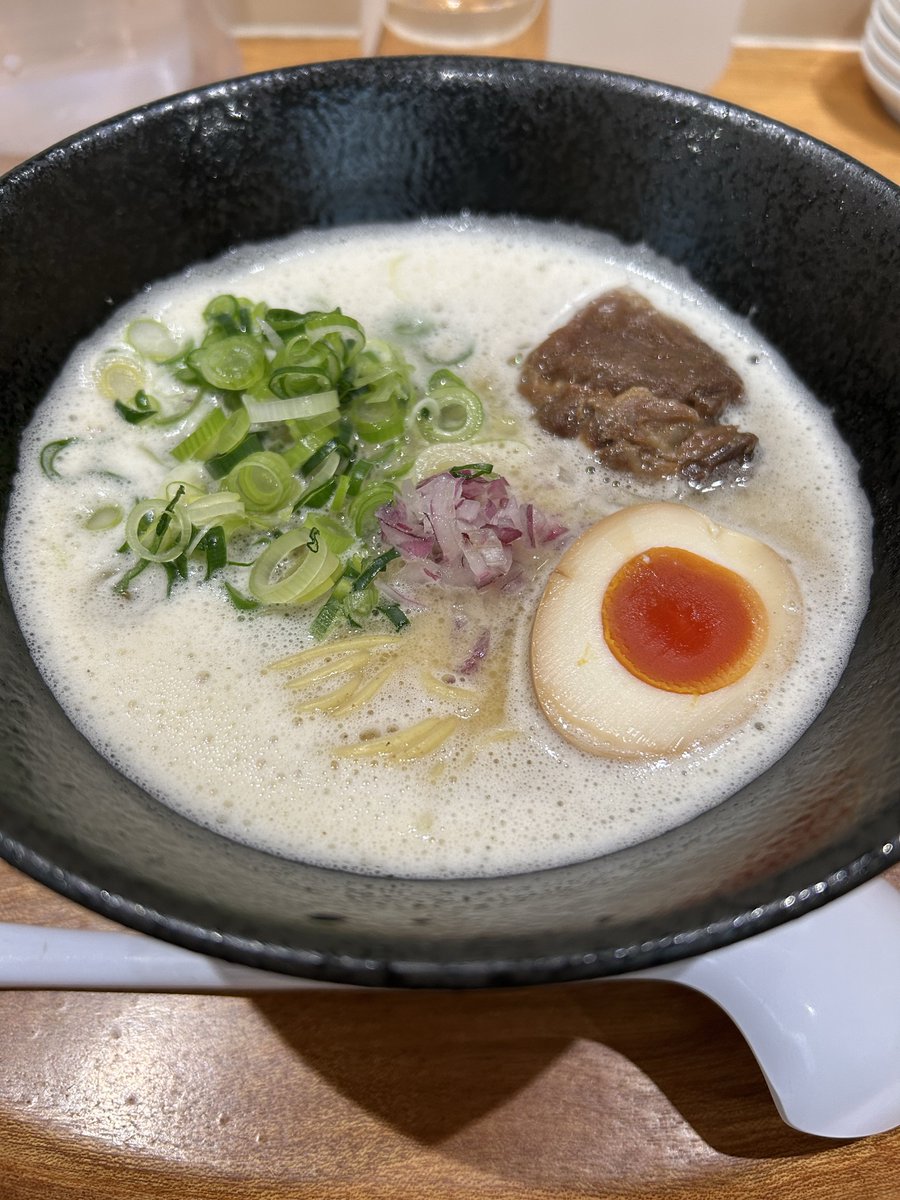 yokochin153604's tweet image. Good afternoon friends.

I went to the clinic, and the doctor checked my throat.
I just caught a cold.

Luckily, I have an appetite.

Today’s lunch
“Toripaitan ramen”

#japanesefood 
#lunchtime