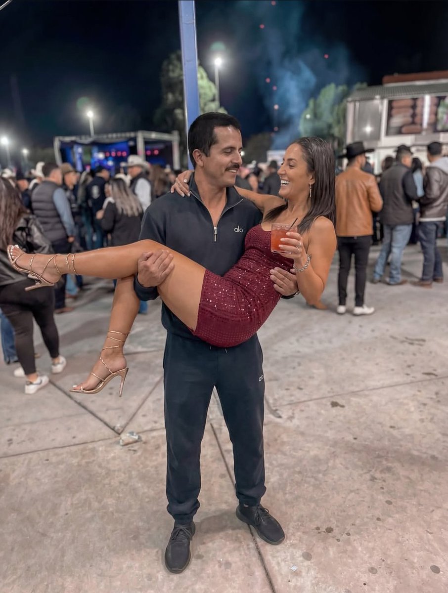 Salen a la luz fotos de el Mencho con su putita.