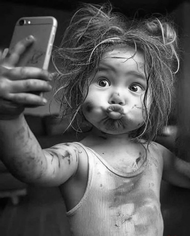 La mujer que conserve 
a la niña en su corazón,
siempre será feliz. 🌷