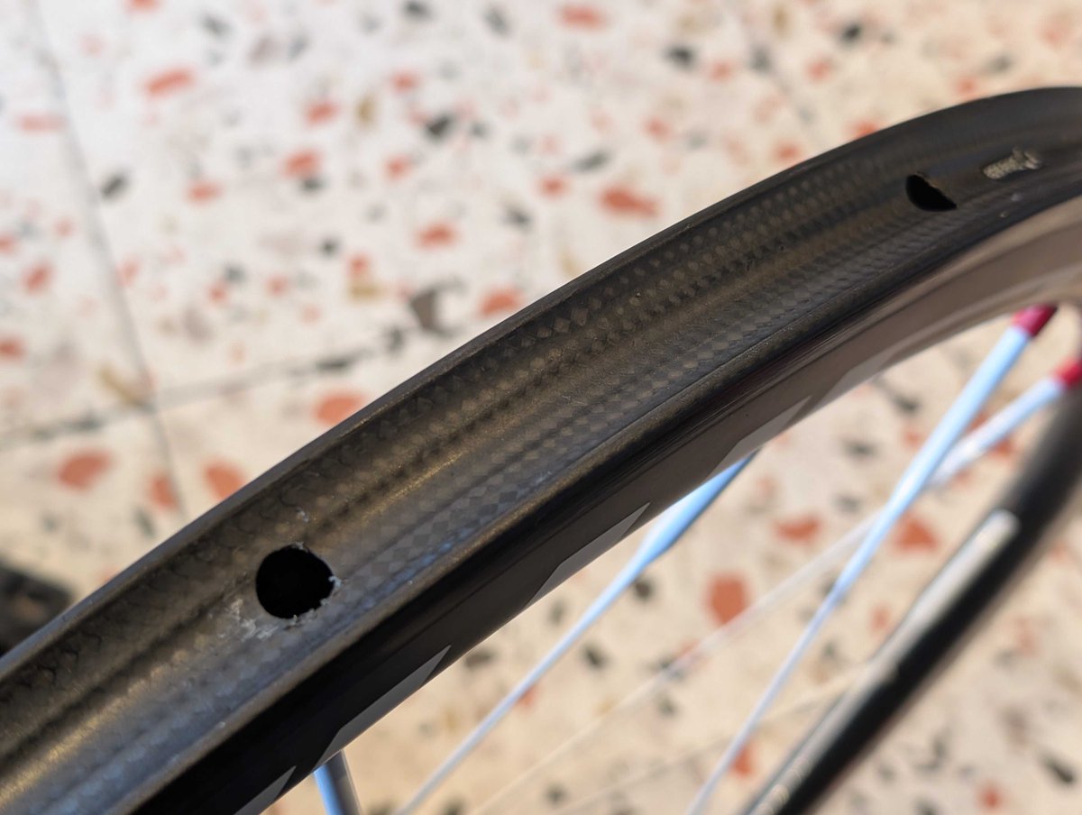 BOMA TH-W45CSP 白いカーボンスポークが印象的なホイール 今回はリム