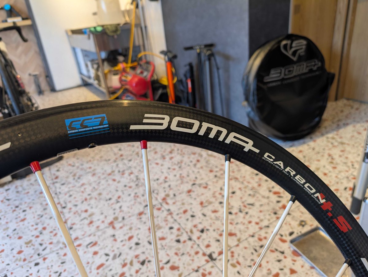 BOMA TH-W45CSP 白いカーボンスポークが印象的なホイール 今回はリム