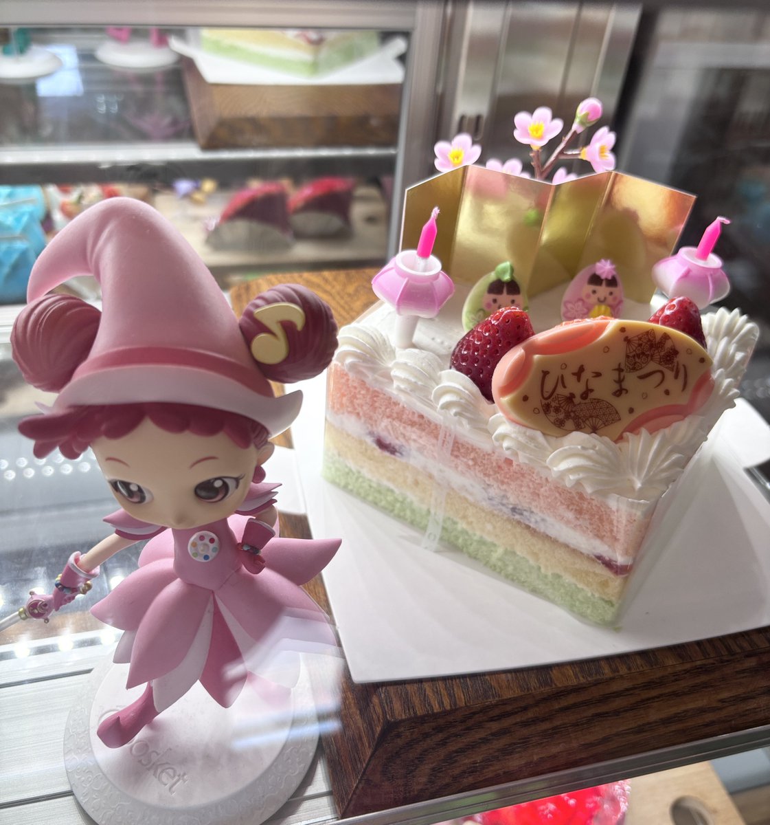 ひな祭りケーキも今日から出してます。

ひな祭りはやっぱりどれみちゃんね♪

お雛様にお願いします。この１年、元気で幸せに暮らせませす様に・・・

みんな、ナ・イ・ショ最終話見よう