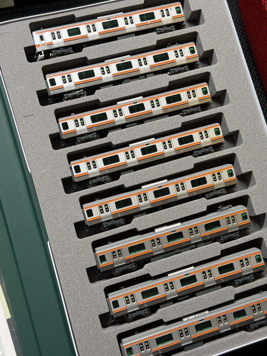 KATO E231系武蔵野線 ドアステッカー、優先席、フィルムシール貼り付け