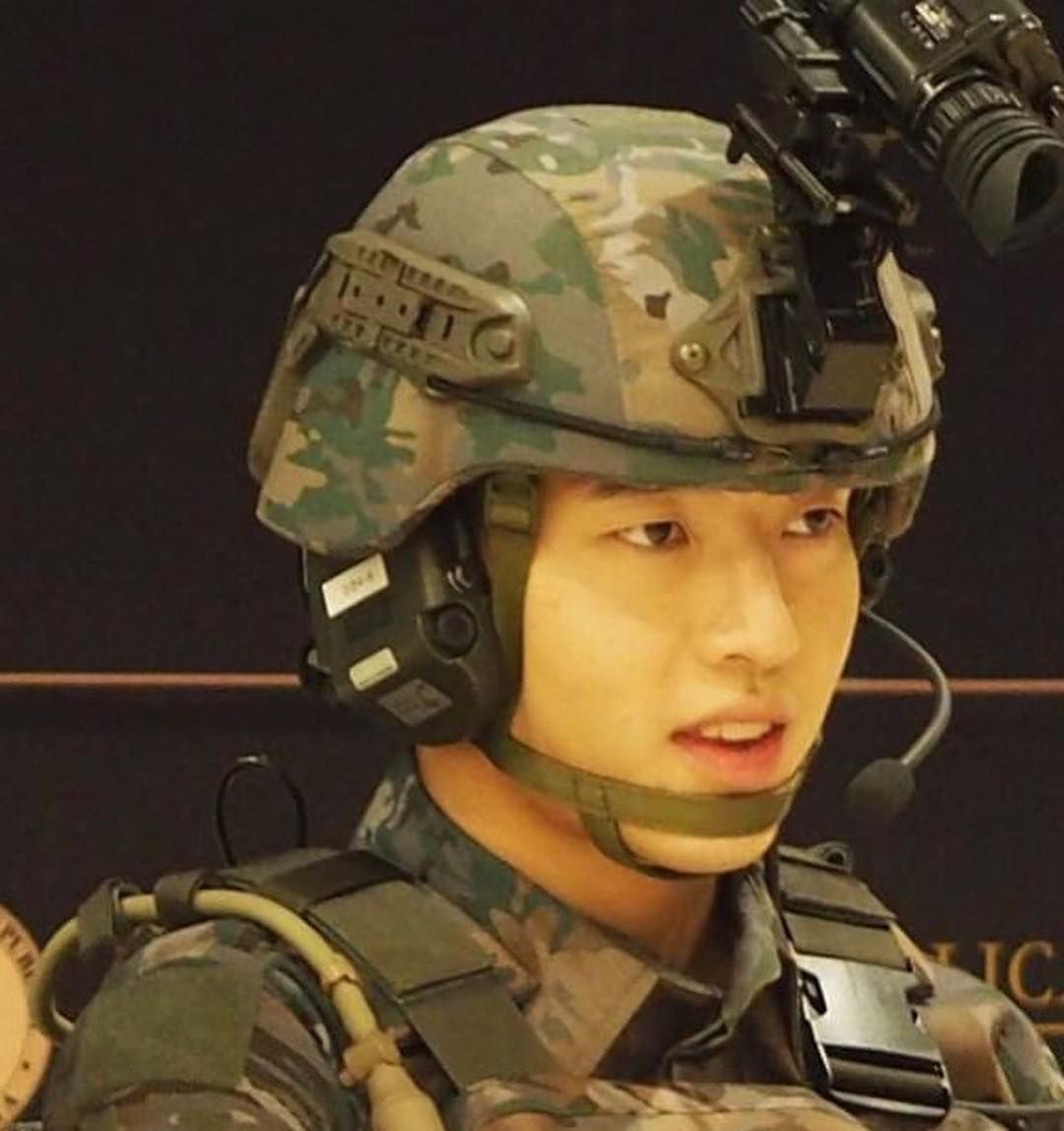 룽 tweet media