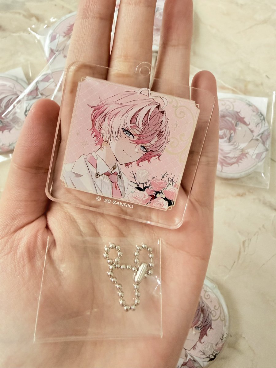 bagi yg ingin beli merch ultah frmm, begini lah bentukannya 😁