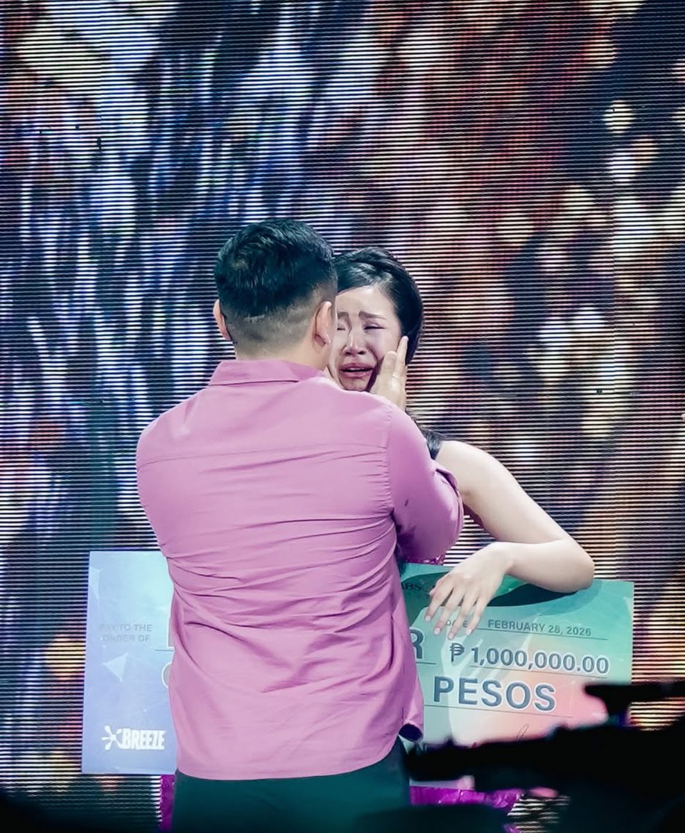 havesomepeyt's tweet photo. the way Chef Jorge holds her face like she’s still his tiny little girl, so gentle and full of pride. forever his baby, no matter how bright the spotlight gets. 🥹🩷

#CapriceCayetano https://t.co/wrIqkox8XB