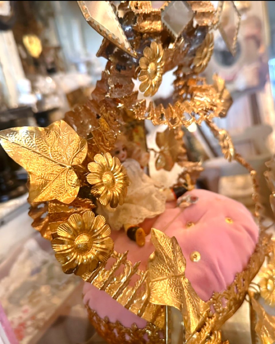 Upfarfield Dollhouse Salon tweet media