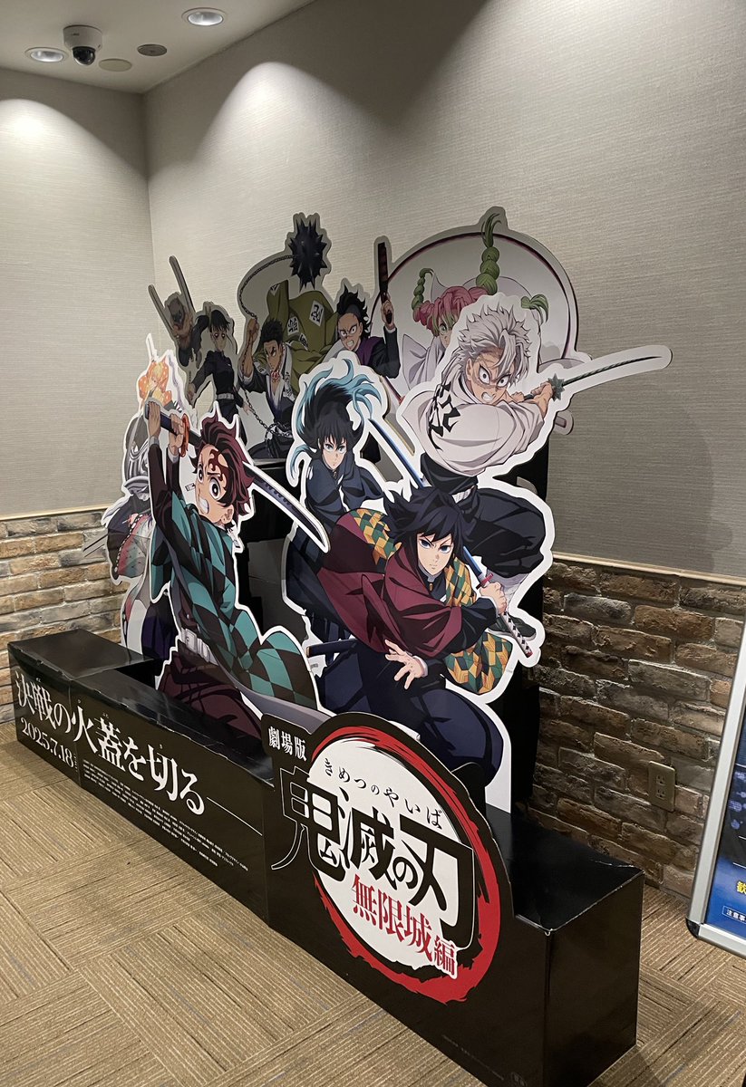 あと劇場版銀魂もついでに観てきてほんとにほんとにめちゃくちゃ良かったから映画館で観て欲しいんだけど、シアター出たとこにこれ置いてあんのあまりにも映画館側の意図を感じるwww

私はとにかく演出とテーマの取り込み方が噛み合ってて好きだった