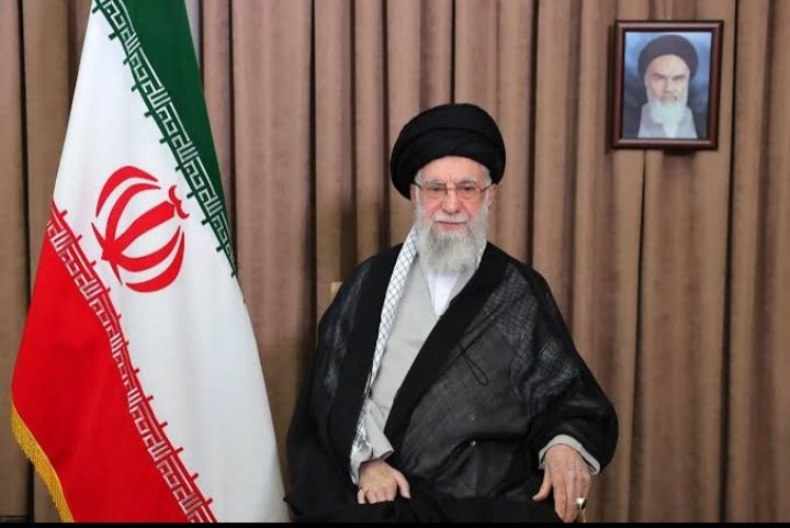 اسرائیل اور امریکہ کے مظالم کے خلاف ڈٹ کر کھرا ہونے والا آخری شخص بھی شھید ہوگیا.
اب مسلمان شتر مرغ کی طرح آنکھیں بند کر کے امام مہدی کا انتظار کریں.
#Khamenei