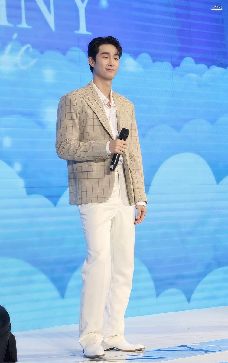 ป๊าแบบเต็มตัวบ้าง ดูหุ่นดิ ไม่ไหวอ่ะ สเปคตั้งแต่หัวจรดเท้าเลย 

#fforce_