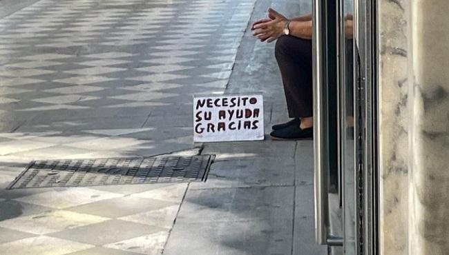 Andalucía lidera la pobreza en España

Por quinto año consecutivo, es la comunidad autónoma con las tasas más altas de riesgo de pobreza y exclusión social. De la mano de <a href="/foam_andalucia/">Foam</a>, detallamos los datos y el impacto especial en las personas mayores👇
elindependientedegranada.es/ciudadania/and…