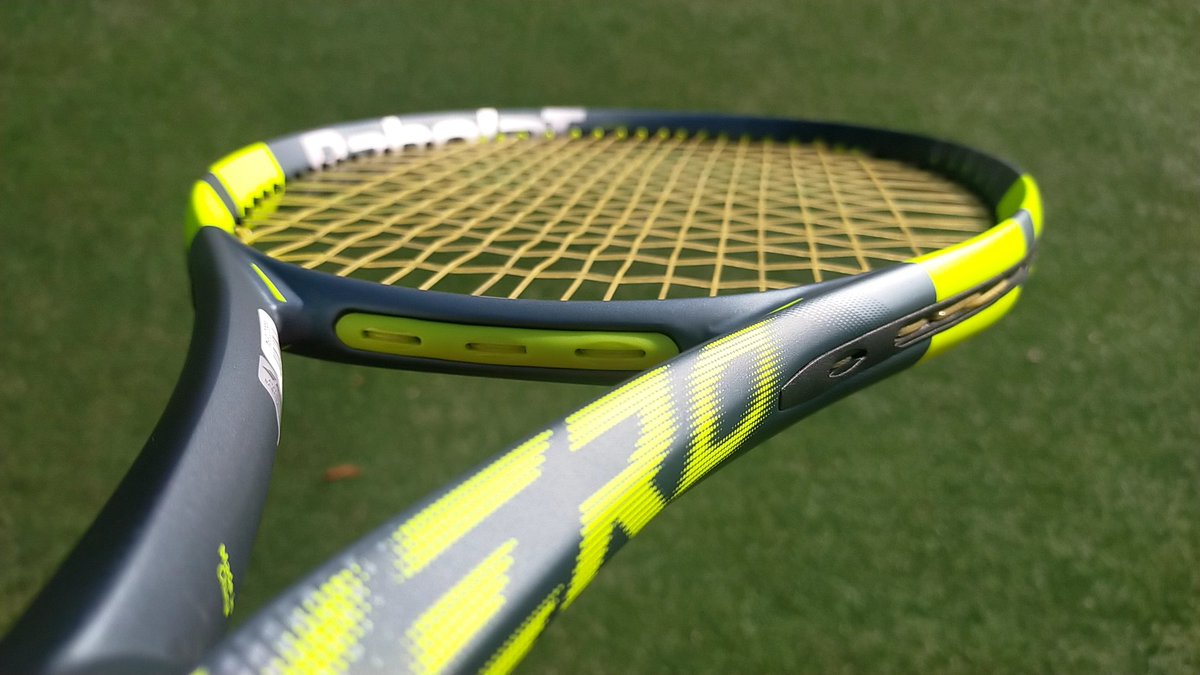 バボラ ピュアアエロ 100 2026は低軌道スピードスピンボールを弾き