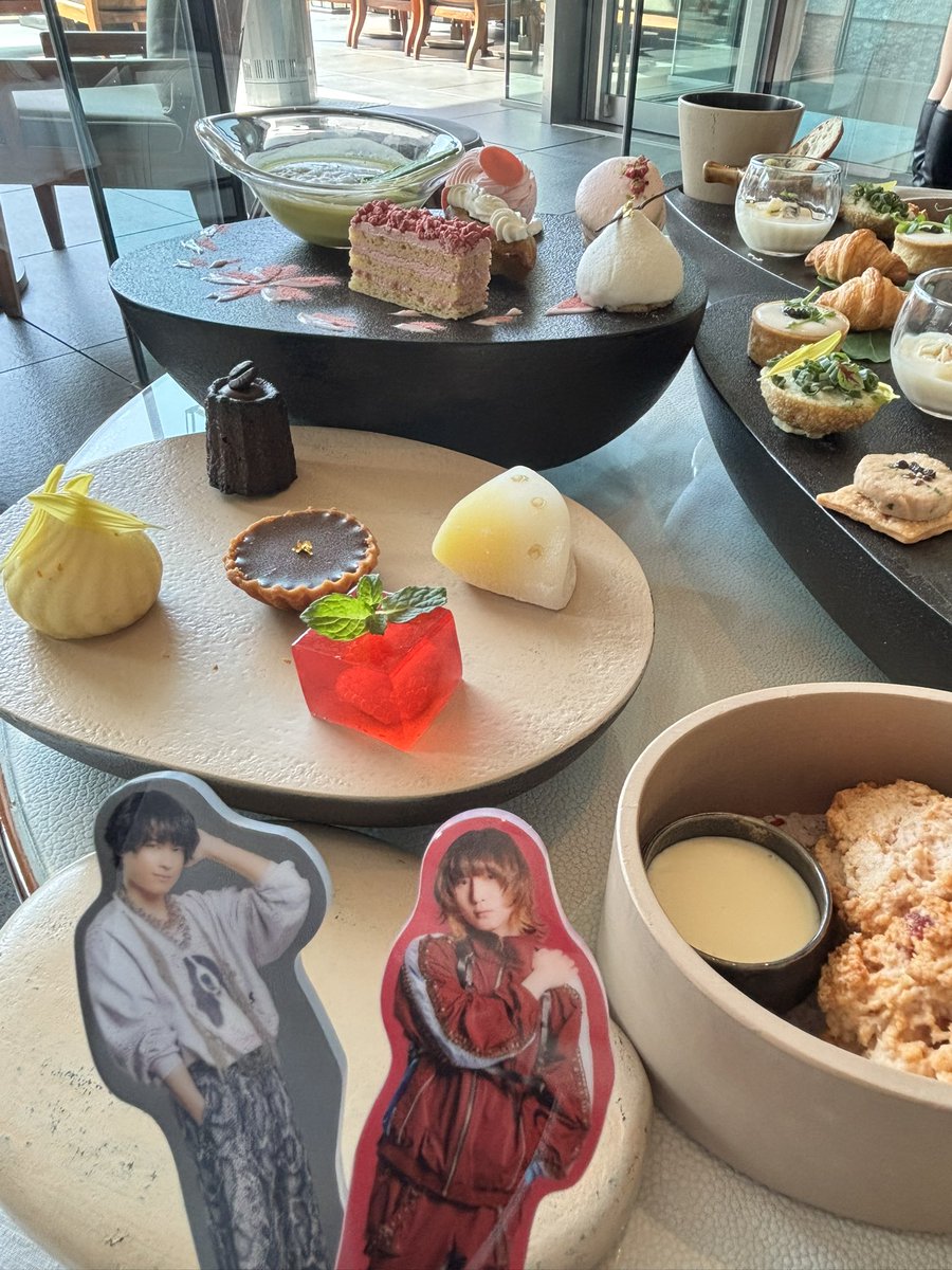 st_270501's tweet photo. パレスホテルのアフタヌーンティー行ってきた！！ https://t.co/6kM6MVJ2ng