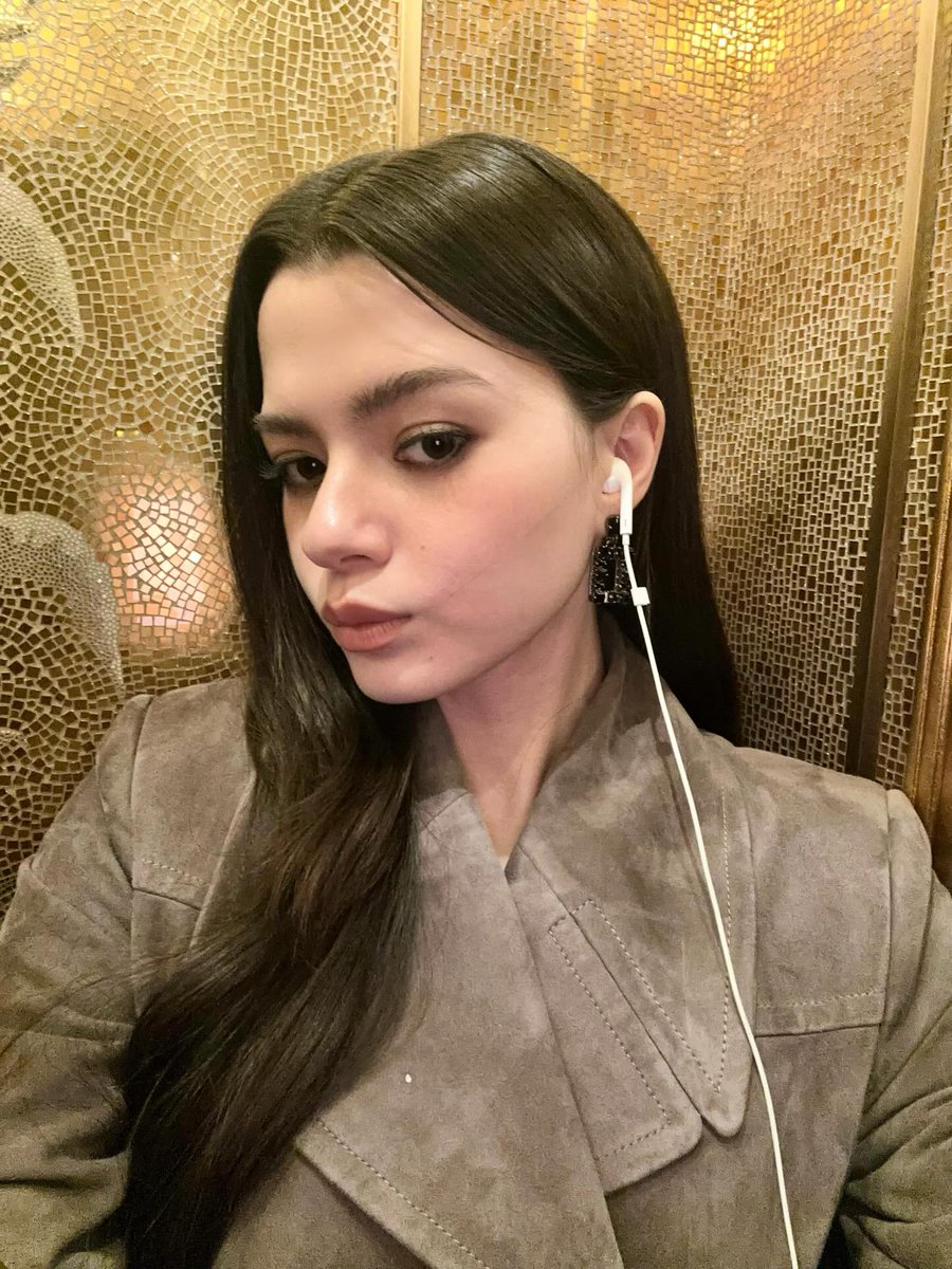 freenbeckfc's tweet photo. fall in love🤎

#BeckyxTodsFW26
#MFW26xBecky
#MilanFashionWeek 
#Tods #TodsFW26 https://t.co/YbhqEmykcC