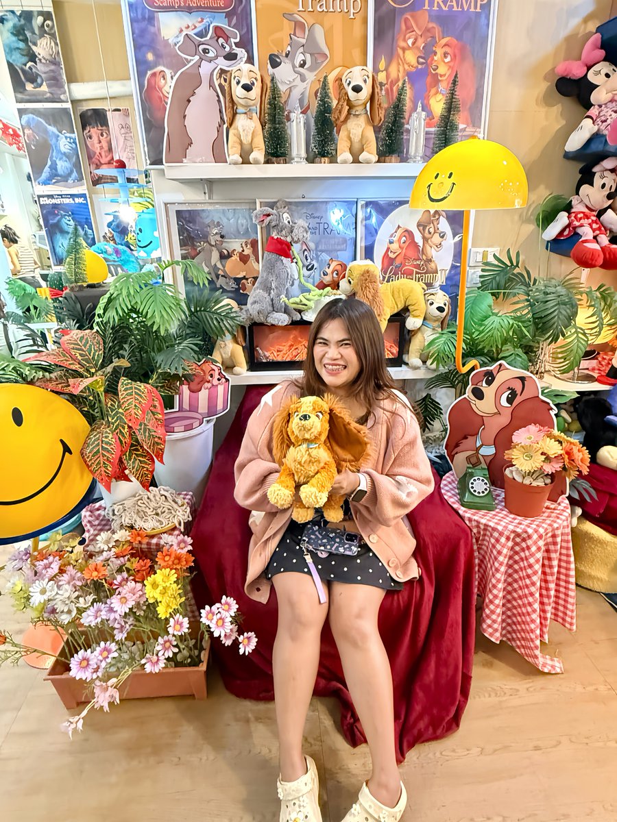 ₍ᐢ..ᐢ₎~❤︎゛🌷🐶 คาเฟ่ Milemilycafe&amp;closetstudio ไปมาเมื่อวาเลนไทน์ที่ผ่านมา คือน่ารักม๊ากกกกก 3,000% มีมุมถ่ายรูปเยอะมาก (แต่ห้องค่อนข้างเล็กนิดนึงนะสลับกันถ่ายได้) ใครชอบการ์ตูนการ์ตูนดิสนีย์จะฟินเพิ่มขึ้นไปอีก 300% 🍒🎀