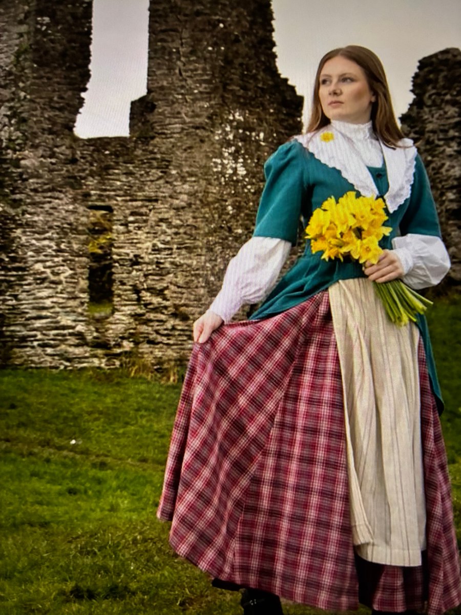 Welsh folk dancer Alaw Evans sees in St David’s Day at Newcastle Emlyn castle Carmarthenshire 💚