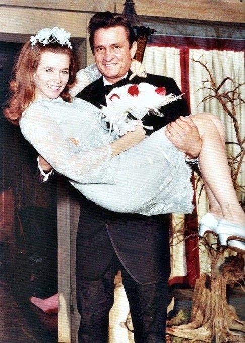 Frances21272855's tweet photo. Il primo marzo del 1968 JOHNNY CASH sposa, finalmente, la sua JUNE CARTER.
#johnnycash #junecarter #1marzo #almanaccomercury https://t.co/yOvaAW1OLy