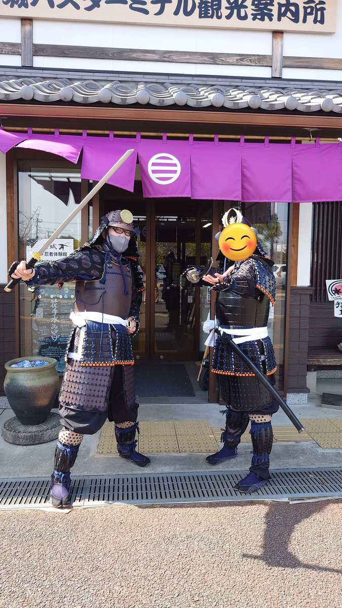 hetarehanter's tweet photo. 友達と、侍になってきた！重たくて大変だけど、楽しかった✨歴史好き、侍好きの皆、是非！
忍城SAMURAI体験 | 埼玉県行田市観光ガイド - 行田市観光NAVI https://t.co/Ex41Xab9T4
#忍城バスターミナル観光案内所
#行田　#甲冑　#侍
#花手水 https://t.co/DxWfNJwO1d