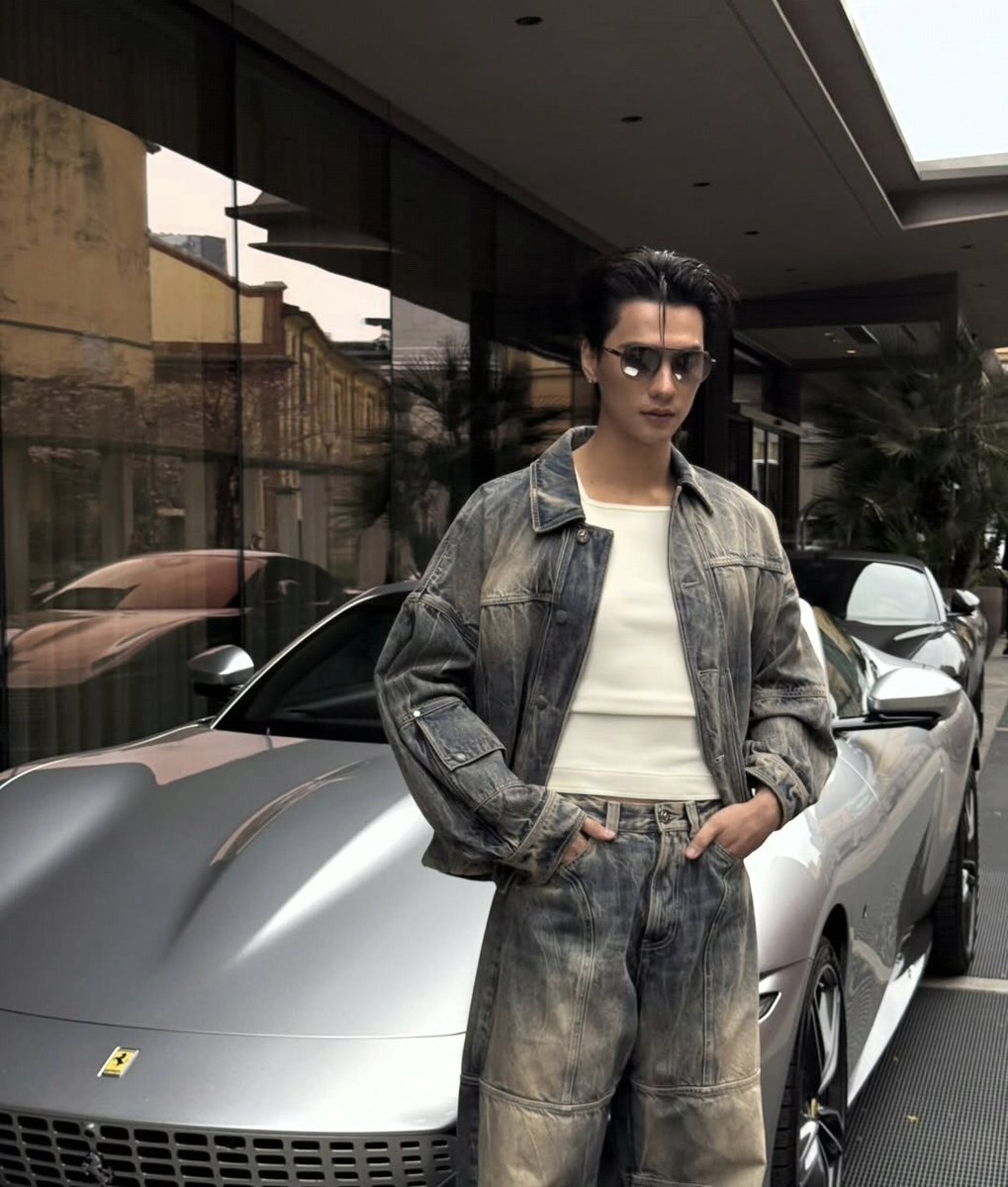 EverydaynewsTH's tweet photo. พ่อครูสุดฮอต🔥 "เก่ง หฤษฎ์" @harit_keng อวดภาพสุดฮอตหลังร่วมชมแฟชันโชว์ FERRAR คอลเลกชันใหม่ Fall Winter 2026 ที่จัดขึ้นที่มิลาน ประเทศอิตาลี
KENG WITH FERRARI FW26 #FERRARIXKENGHARIT #FERRARIFW26 #FERRAR #MFW26 @ferraristore #KengHarit https://t.co/3ivtcy9alQ