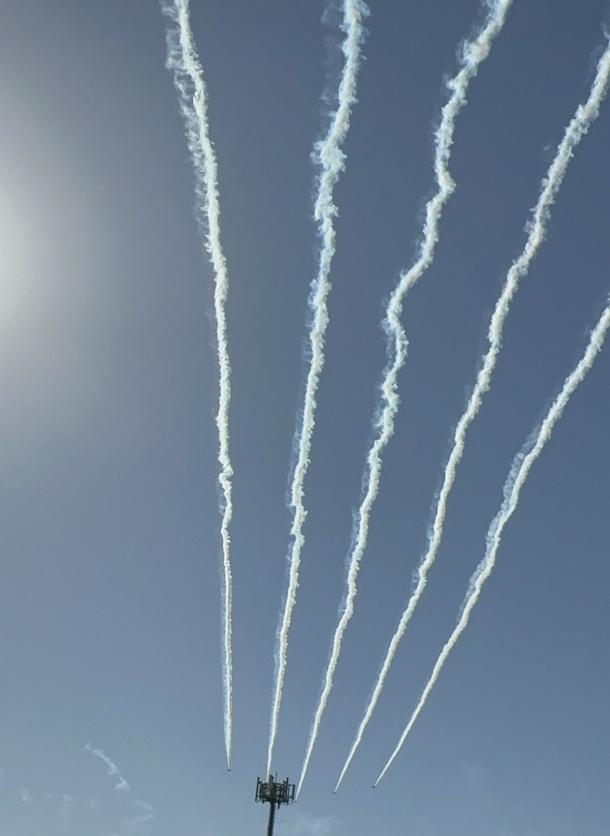yukabaz's tweet photo. 小牧基地航空祭　ブルーインパルス

動画も写真もたくさん撮りました♪
iPhoneですがなかなかいい感じです♪ https://t.co/gsWTALW1a0