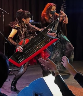 sera2525genki's tweet photo. おぉぉ!!
ジョーダン先生のショルキー、私のとお揃いやん!
なんだか嬉しい。。。。💕
#ROLAND #ADGE #ショルキー #キーター #全部黒鍵 https://t.co/F1MzGfrR3a