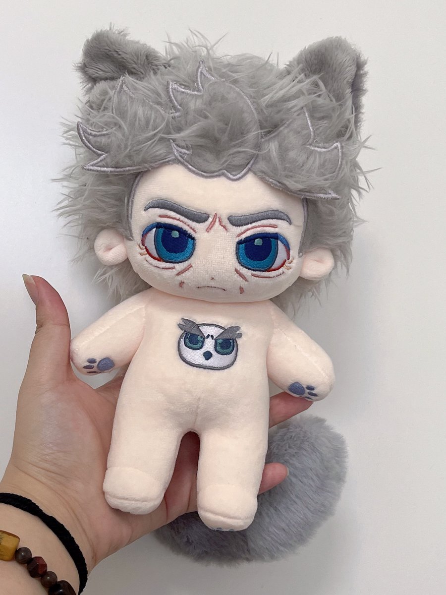 I haven't been drawing recently. Let me show you the doll of the twelfth Doctor that I made（I designed the shape and then had it made in a factory）I also made a Malcolm
