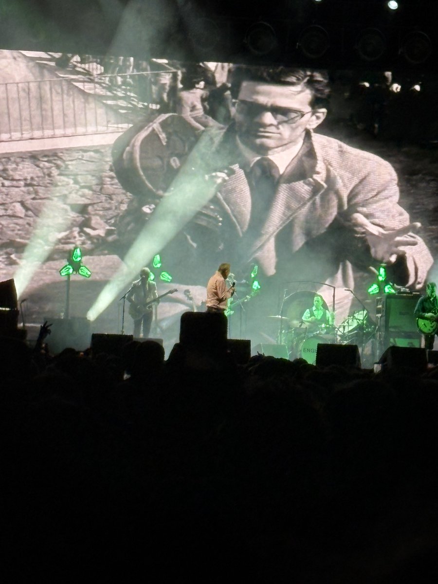 akky234's tweet photo. Morrissey like the views amazing 12.8/10 https://t.co/mC6qQ8Fe60