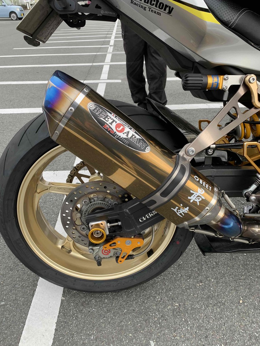 本日のPIT作業！ イベントでもおなじみのBEETフルカスタムZX-25Rの