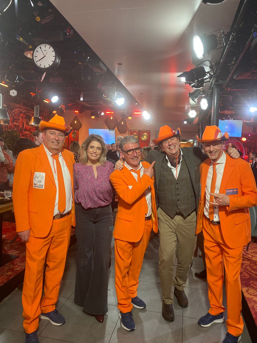 MAX_imum_Attack's tweet photo. Afgelopen vrijdag op visite geweest bij @carrieopvrijdag.
Leuke avond met speciale gasten. DJ Admin, @SheridaSpitse en @DominicSeldis https://t.co/aa9IO9aMzQ