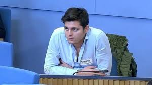 Coherencia democratica en la Gestión.

Al Vito Quiles (periodista) no le han dado permiso para entrar a hacer su trabajo en la Gala de los Goyas; pero a la Bego ( imputada ) sí.