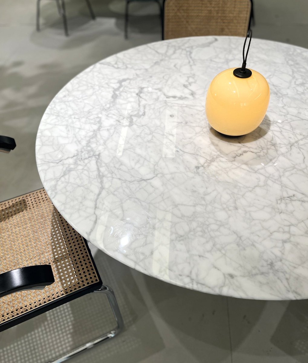 Knollサーリネンテーブルφ107cm、φ120cm、φ137cmの大理石天板(アラベス