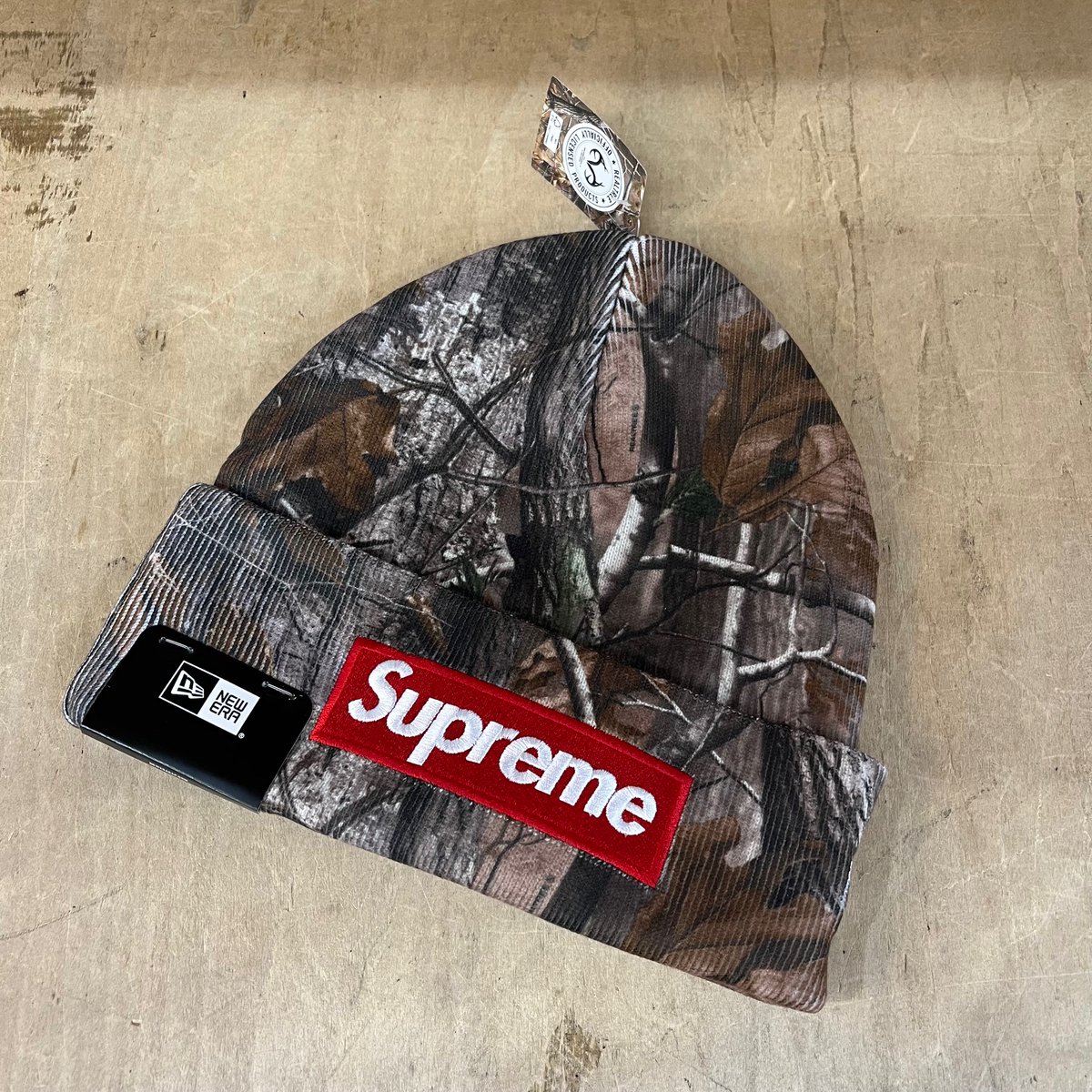 NEW ERA × SUPREME Box Logo Beanie Realtree 25FWのお品物🧢 人気の