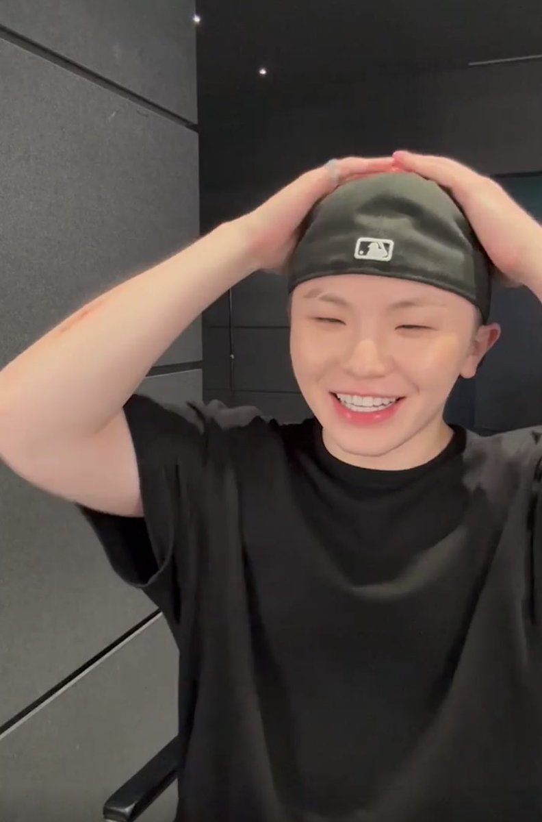 hannie ☻ tweet media