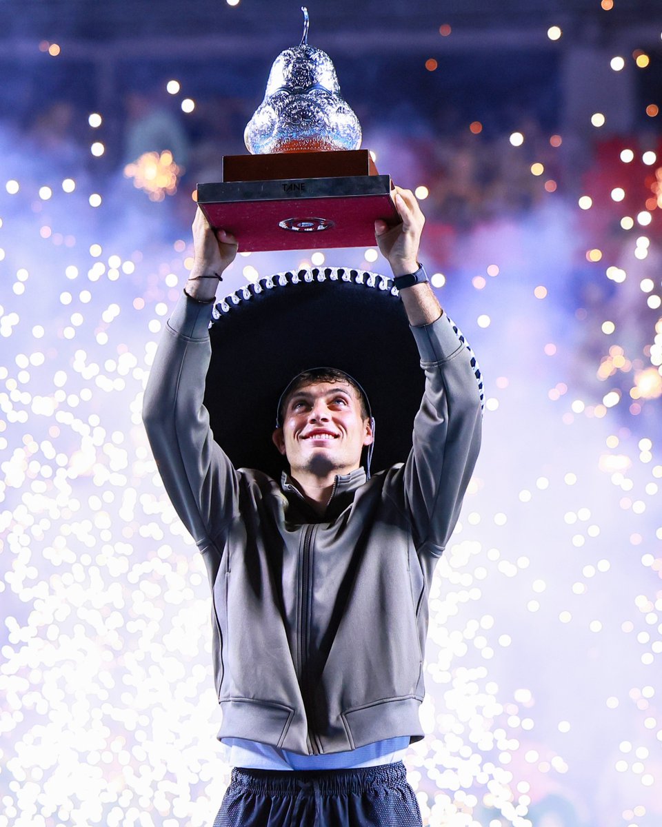 NESSUNO COME NOI 💙

Il trionfo all’ATP 500 di Acapulco non è solo un’ottima notizia per Cobolli…
Ma per tutta l’Italia! 🇮🇹

Con la vittoria in Messico, da domani Flavio sarà il numero 15 al mondo…
E indovinate quanti Paesi hanno tre tennisti tra i primi 15 nel ranking? 👀

#2