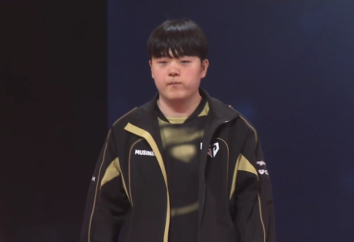 리리링 tweet media