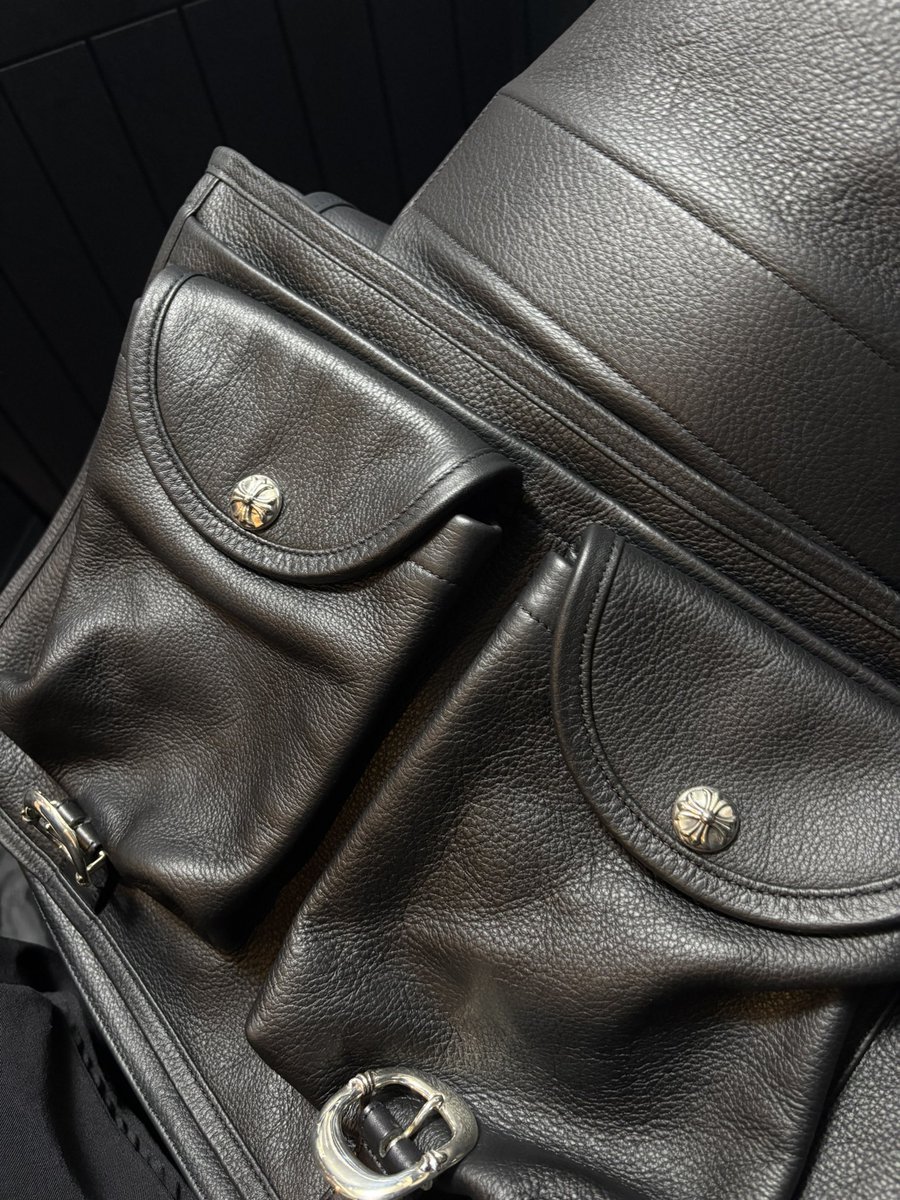 ken23879279's tweet image. 久々のクロちゃんはガンスリンガーのメッセンジャーバック！

買い始めた初期から欲しいって言ってた

#クロムハーツ
#chromehearts