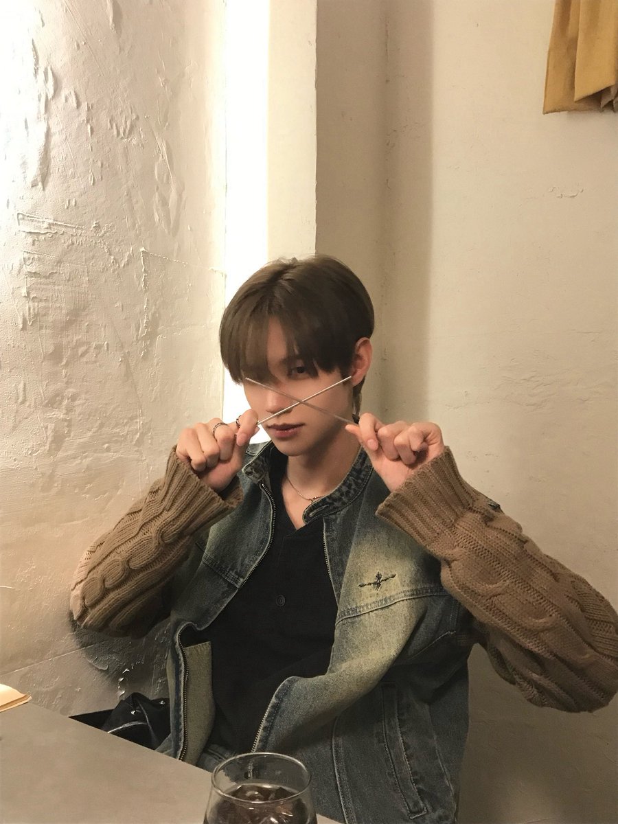 CLOSE YOUR EYES Kim Sungmin weverse update