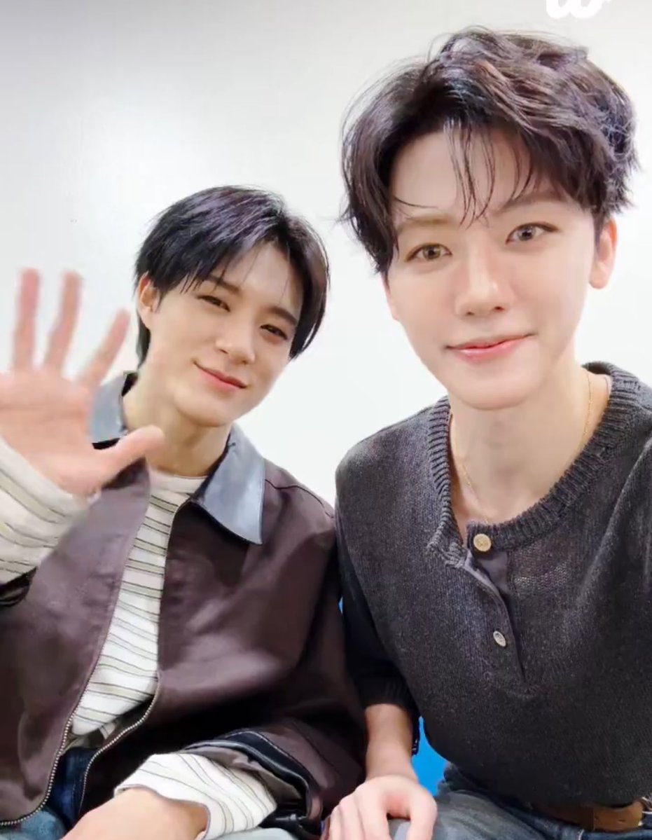 โน่แจมมาไลฟ์บุสกำลังใจมากเลยอะ ใครที่ท้อๆกับโหวตกับสตรีมสู้กันอีกหน่อยน้า มีเด็กน่ารักสองคนรอถ้วยอยุ่ ㅜ ㅜ ♥️♥️♥️♥️♥️