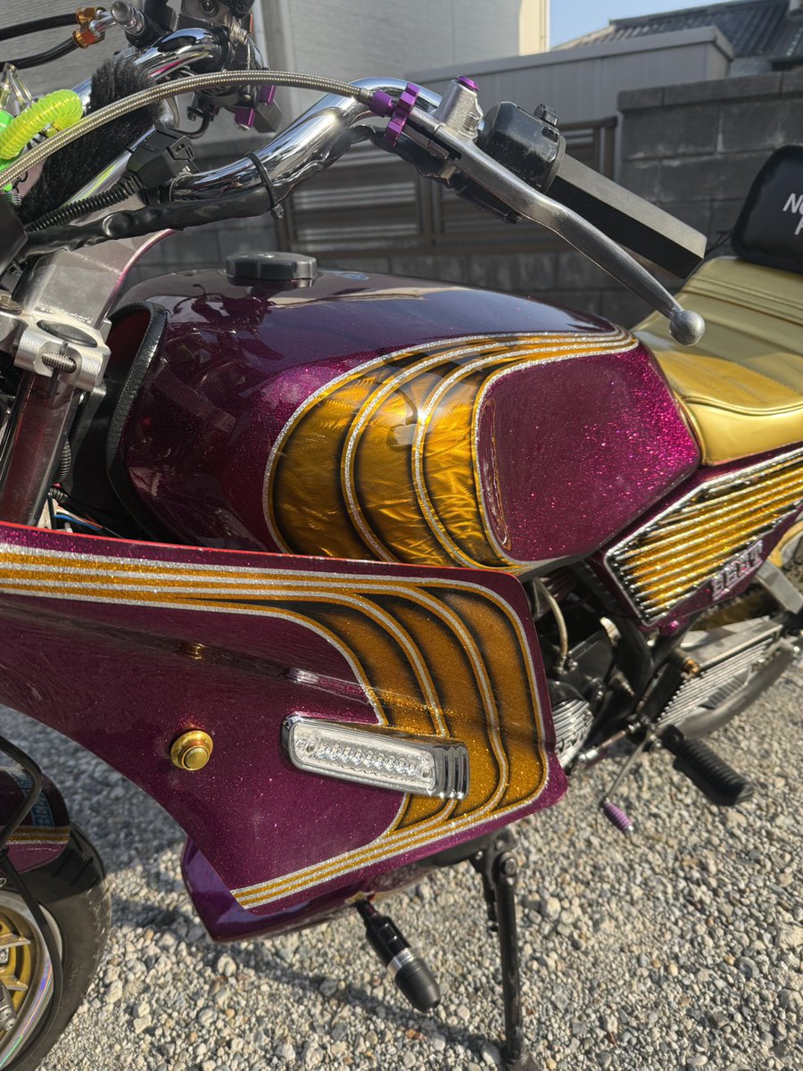 ﾊﾞｲｸのｶｽﾀﾑﾍﾟｲﾝﾄ屋の作業風景 tweet media